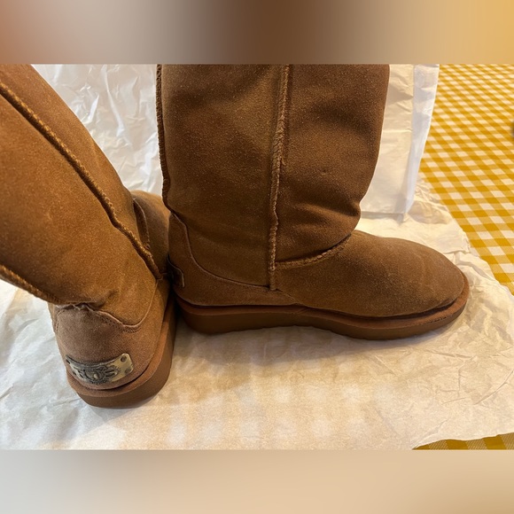 RJ’S Fuzzies Sheepskin/Lined midi boot, Size 8 - Picture 8 of 11